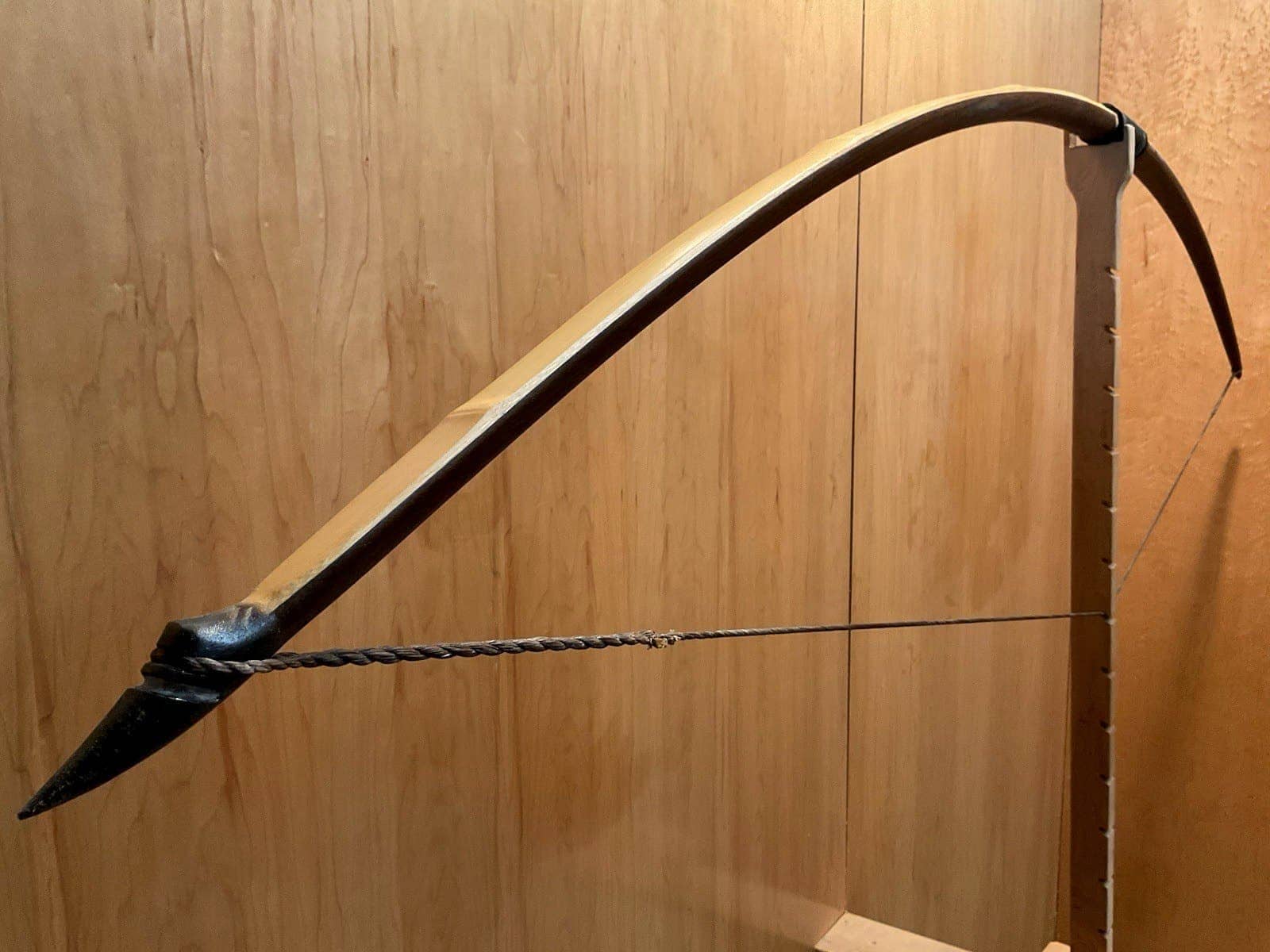 The upper limb and horn of the 115-pound bamboo-backed ipe warbow, drawn on the tiller